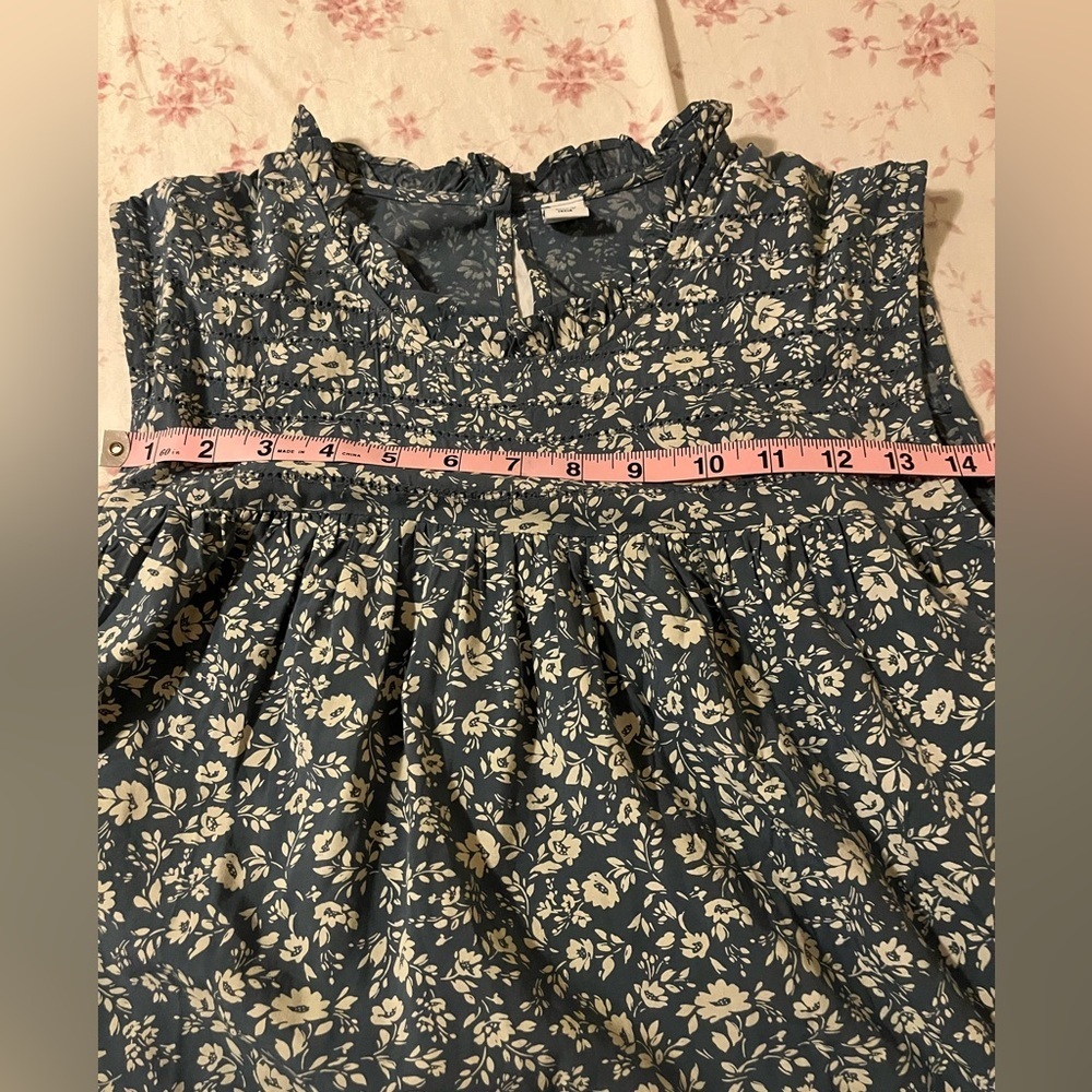 Old Navy Tank - Picture 4 of 6